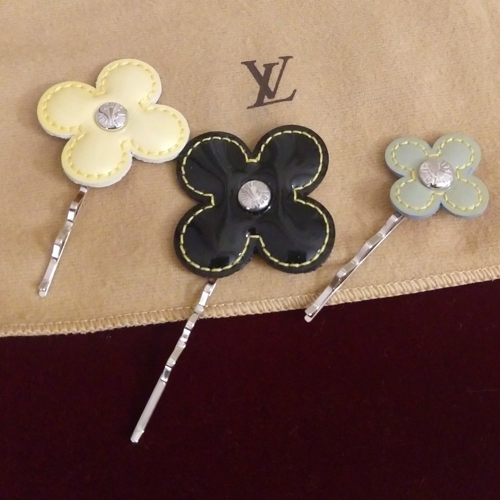 Louis Vuitton Monogram Vernis Flower Hair Pins - Picture 3 of 11